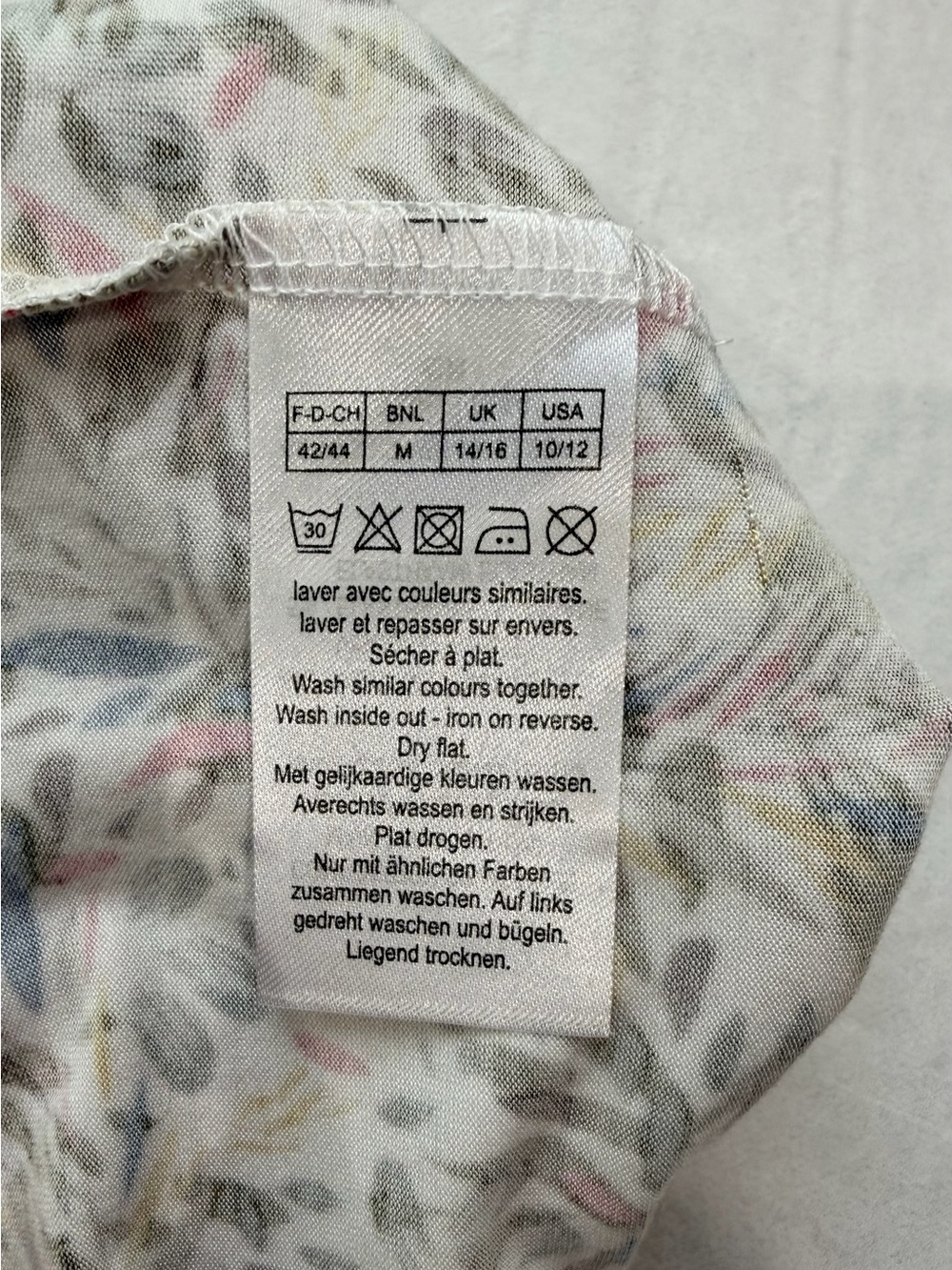 Scoop Neck Women's Tunic in Cream Multicolor Leaf Print size Medium - Picture 4 of 6
